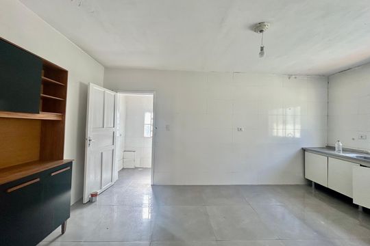 Cozinha de casa para alugar com 2 quartos, 100m² em Vila Bertioga, São Paulo