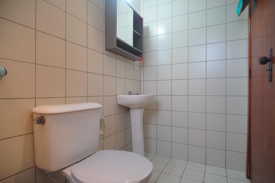 Banheiro de kitnet/studio para alugar com 1 quarto, 30m² em Centro, São Leopoldo