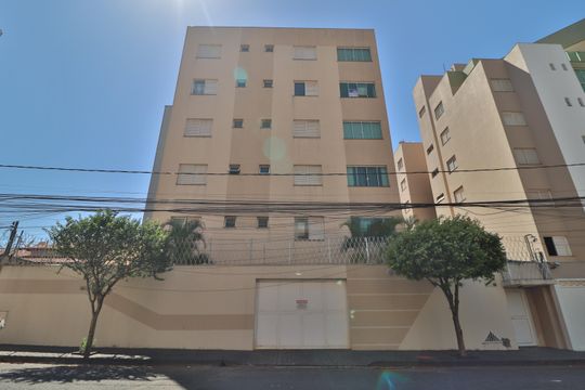 Fachada de apartamento para alugar com 3 quartos, 88m² em Santa Mônica, Uberlândia