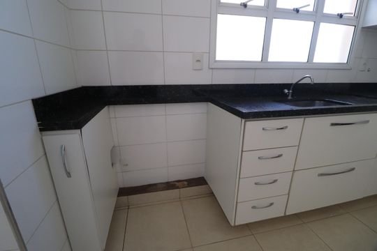 Cozinha de apartamento para alugar com 3 quartos, 88m² em Santa Mônica, Uberlândia
