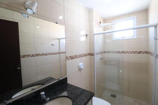 Banheiro do Quarto 3 de apartamento para alugar com 3 quartos, 88m² em Santa Mônica, Uberlândia