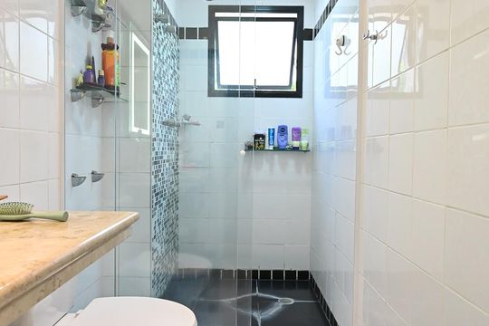 Banheiro Suíte 2 de apartamento para alugar com 3 quartos, 130m² em Vila Andrade, São Paulo