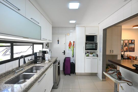 Cozinha de apartamento para alugar com 3 quartos, 130m² em Vila Andrade, São Paulo