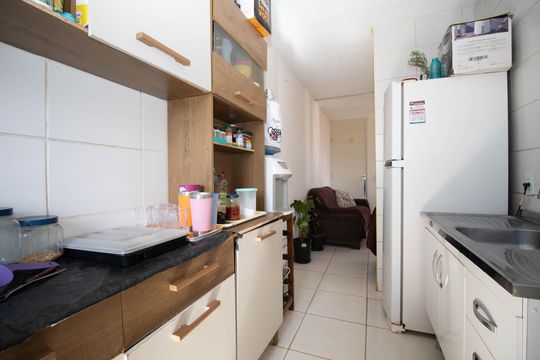 Cozinha e Área de Serviço de apartamento à venda com 2 quartos, 47m² em Parque dos Ipes, Brasília