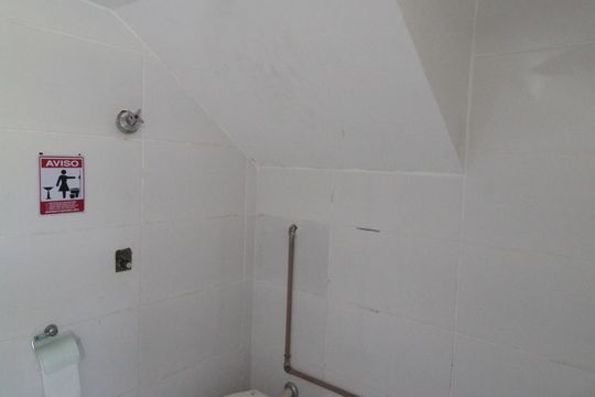 Banheiro de kitnet/studio para alugar com 1 quarto, 25m² em São Bernardo, Belo Horizonte