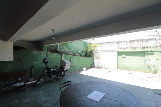 Garagem de kitnet/studio para alugar com 1 quarto, 25m² em São Bernardo, Belo Horizonte