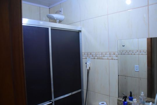 Banheiro de apartamento para alugar com 2 quartos, 42m² em Parque Marechal Rondon, Cachoeirinha
