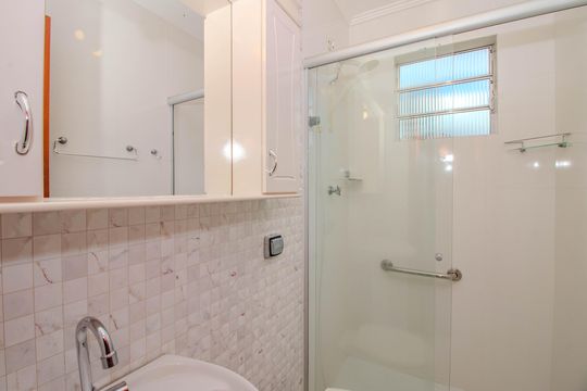 Banheiro de apartamento para alugar com 1 quarto, 46m² em Vila Ipiranga, Porto Alegre