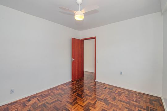 Quarto de apartamento para alugar com 1 quarto, 46m² em Vila Ipiranga, Porto Alegre