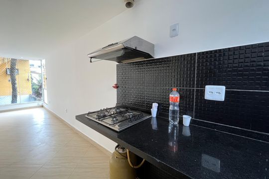 Cozinha de kitnet/studio à venda com 1 quarto, 50m² em Barra da Tijuca, Rio de Janeiro