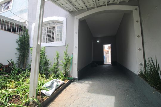 Frente da casa de casa para alugar com 3 quartos, 147m² em Planalto Paulista, São Paulo