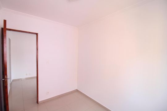 Quarto 1 de apartamento para alugar com 2 quartos, 45m² em Jardim Pereira Leite, São Paulo