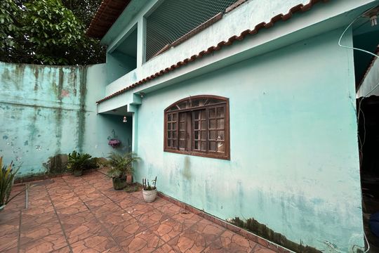 Fachada de casa à venda com 3 quartos, 50m² em Realengo, Rio de Janeiro