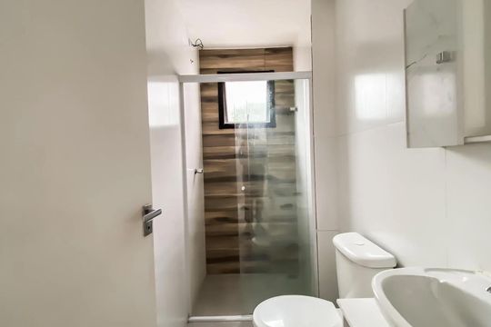 Banheiro de apartamento para alugar com 2 quartos, 48m² em Vila Ré, São Paulo