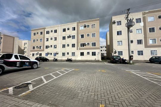 Fachada do bloco de apartamento para alugar com 2 quartos, 43m² em Forquilhas, São José