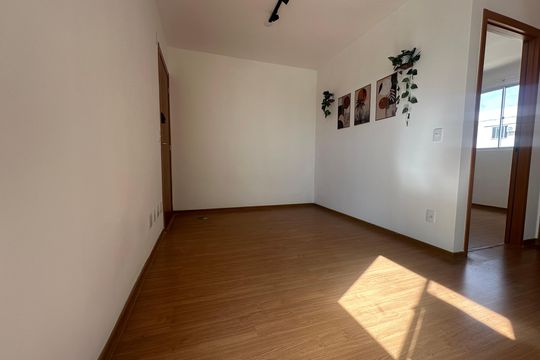 Sala de apartamento para alugar com 2 quartos, 43m² em Forquilhas, São José