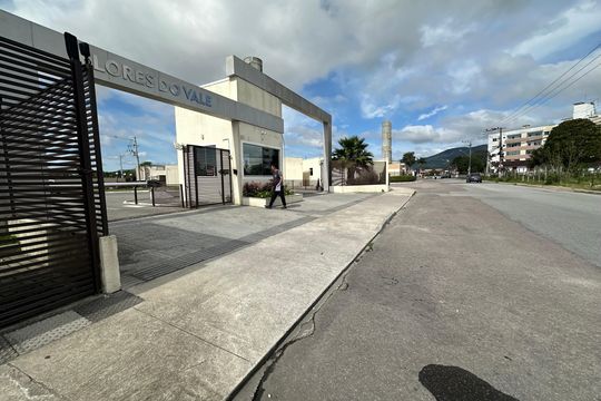 Fachada de apartamento para alugar com 2 quartos, 43m² em Forquilhas, São José