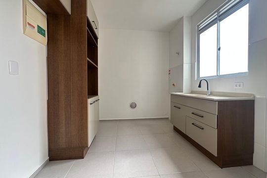 Cozinha de apartamento para alugar com 2 quartos, 43m² em Forquilhas, São José
