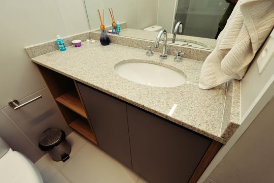 Banheiro de kitnet/studio para alugar com 1 quarto, 34m² em Paraíso, São Paulo