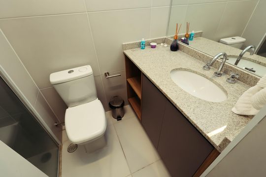 Banheiro de kitnet/studio para alugar com 1 quarto, 34m² em Paraíso, São Paulo