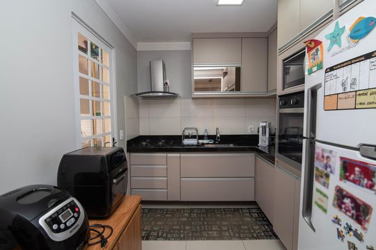 Cozinha de casa de condomínio à venda com 3 quartos, 93m² em Villa Flora Hortolandia, Hortolândia