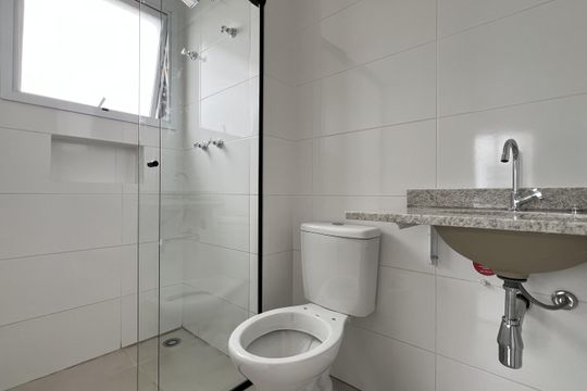 Banheiro da Suíte de apartamento para alugar com 2 quartos, 62m² em Picanço, Guarulhos