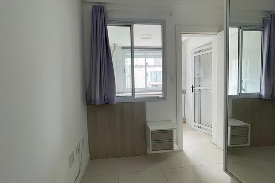 Dependência de empregada de apartamento para alugar com 4 quartos, 134m² em Campinas, São José