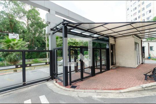 Fachada e portaria de apartamento para alugar com 2 quartos, 50m² em Vila Ipojuca, São Paulo