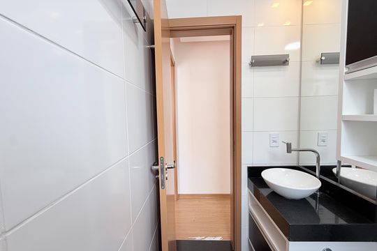 Banheiro de apartamento para alugar com 2 quartos, 50m² em Vila Ipojuca, São Paulo