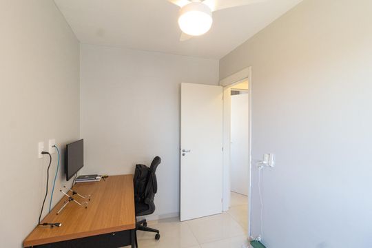 Quarto de apartamento para alugar com 2 quartos, 49m² em Metalúrgicos, Osasco