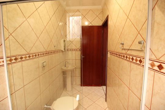 Banheiro Suíte de casa para alugar com 2 quartos, 130m² em Wanel Ville, Sorocaba