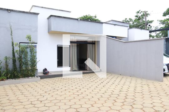 Quintal de casa para alugar com 3 quartos, 150m² em Capuava, Goiânia