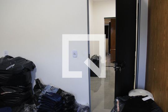 Quarto 01 de casa à venda com 3 quartos, 250m² em Capuava, Goiânia