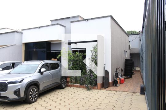 Quintal de casa à venda com 3 quartos, 250m² em Capuava, Goiânia