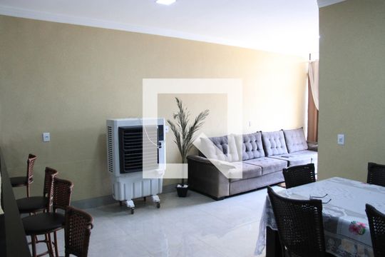 Sala de casa à venda com 3 quartos, 250m² em Capuava, Goiânia