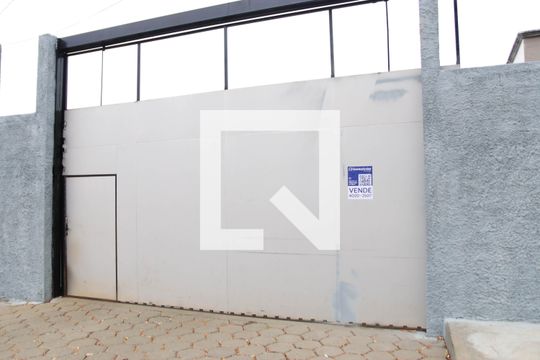 Plaquinha de casa à venda com 3 quartos, 250m² em Capuava, Goiânia