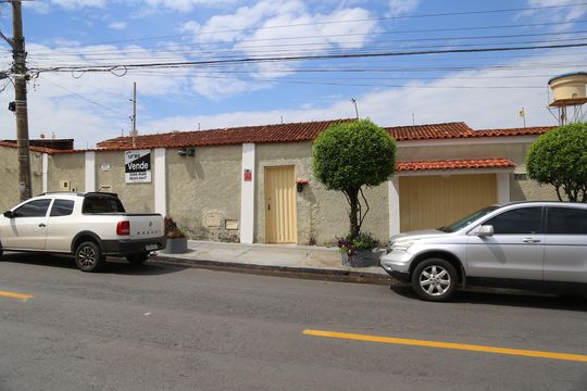 Fachada de casa à venda com 4 quartos, 330m² em Setor Marechal Rondon, Goiânia