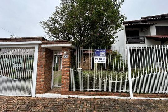 Placa  de casa para alugar com 3 quartos, 215m² em Centro, Gravataí