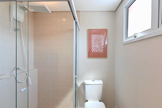 Banheiro de apartamento para alugar com 1 quarto, 27m² em Moema, São Paulo