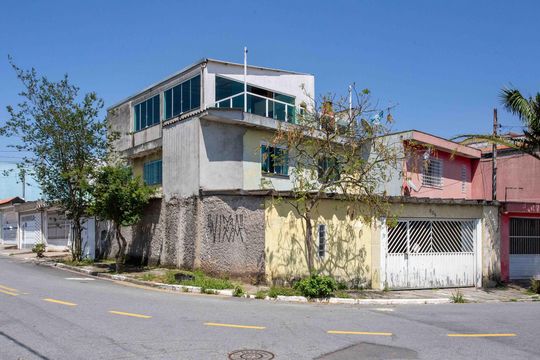 Fachada de casa à venda com 3 quartos, 180m² em Centro, Diadema