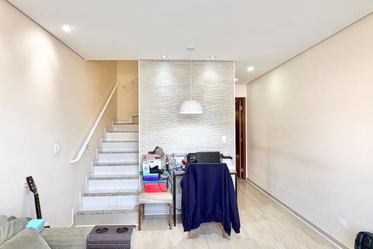 Sala de casa de condomínio à venda com 2 quartos, 118m² em Vila Palmeiras, São Paulo