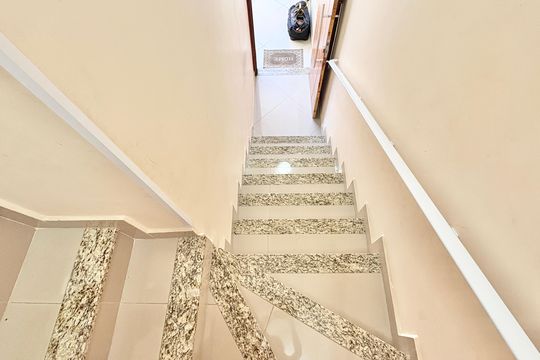 Escada para garagem  de casa de condomínio à venda com 2 quartos, 118m² em Vila Palmeiras, São Paulo