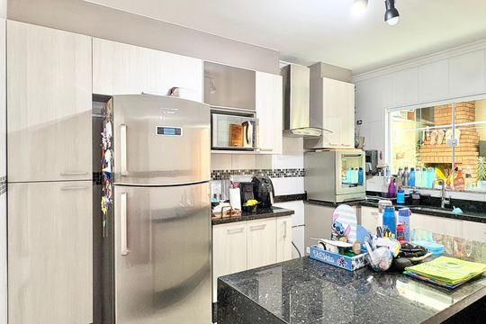 Cozinha de casa de condomínio à venda com 2 quartos, 118m² em Vila Palmeiras, São Paulo