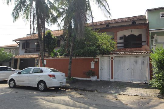 Fachada de casa para alugar com 4 quartos, 450m² em Anil, Rio de Janeiro