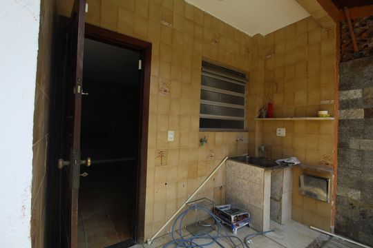 Área de Serviço de casa para alugar com 4 quartos, 450m² em Anil, Rio de Janeiro