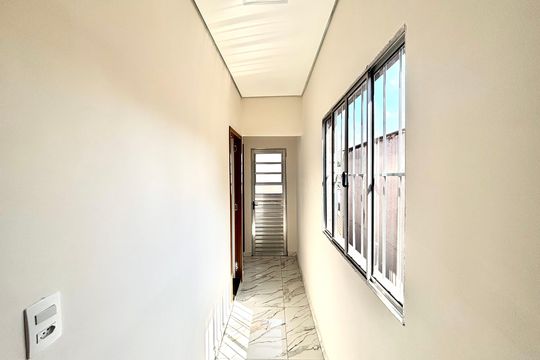 Corredor de casa para alugar com 3 quartos, 70m² em Vila Carmosina, São Paulo