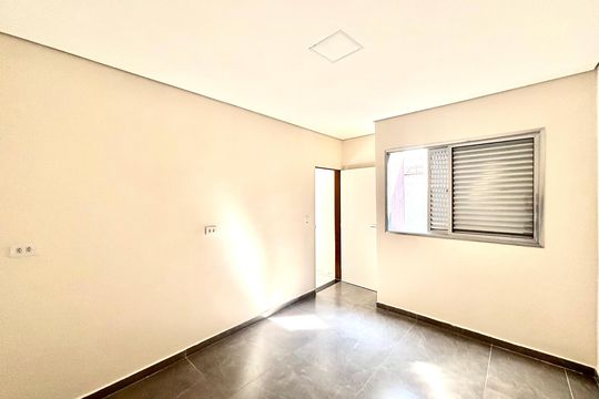 Quarto 3 de casa para alugar com 3 quartos, 70m² em Vila Carmosina, São Paulo