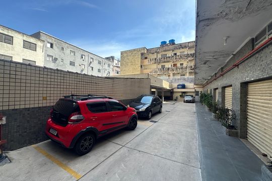Garagem de kitnet/studio para alugar com 1 quarto, 36m² em Centro, São Vicente