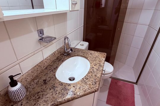 Banheiro social de apartamento à venda com 2 quartos, 67m² em Cerâmica, São Caetano do Sul