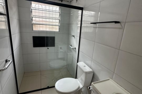 Banheiro de casa para alugar com 1 quarto, 50m² em Parque Sao Vicente, São Vicente